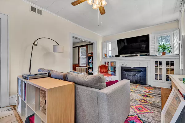Roanoke, VA 24015,1907 Canterbury RD