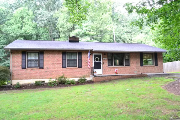 1276 Dennis LN, Salem, VA 24153