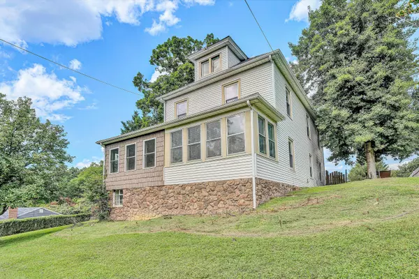 Salem, VA 24153,1703 Springfield AVE