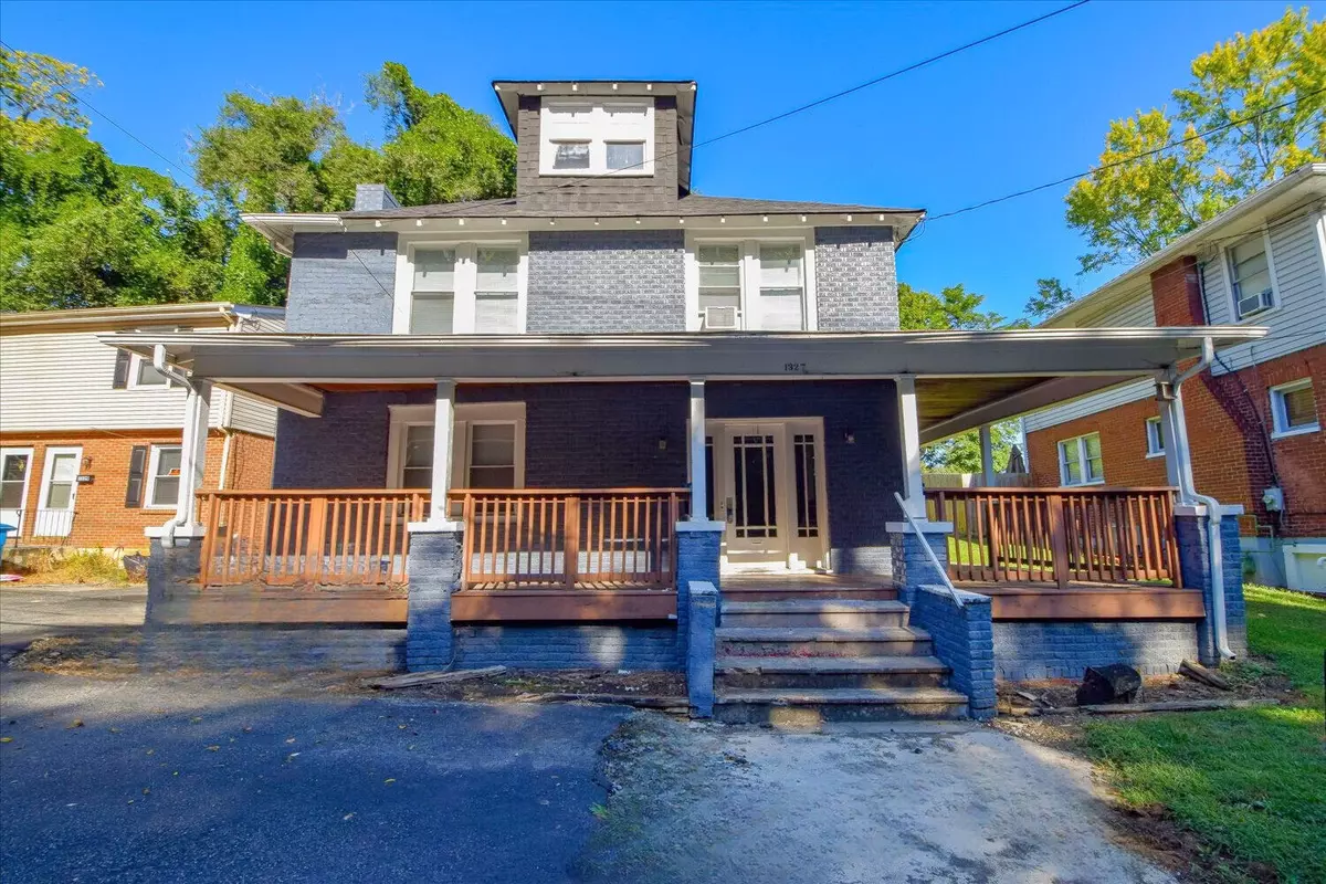 Roanoke, VA 24015,1327 Main ST