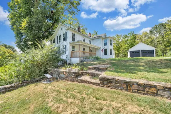 1038 Valencia DR, Huddleston, VA 24104