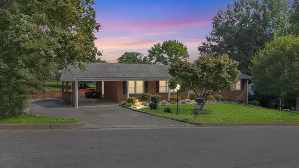 Roanoke, VA 24018,5821 Littlehorn DR