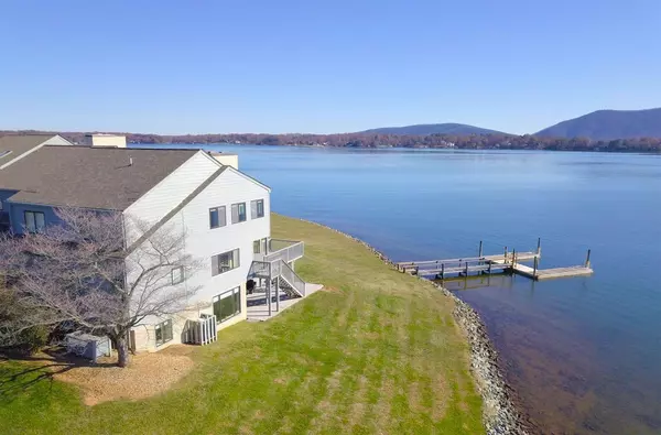 270 Peninsula Point DR #A,  Moneta,  VA 24121