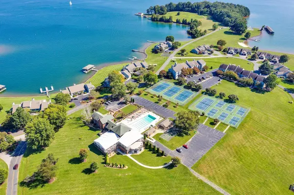 Moneta, VA 24121,270 Peninsula Point DR #A