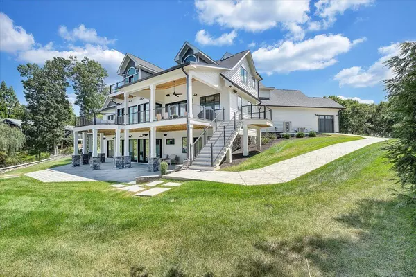 Penhook, VA 24137,176 Three Point Isle DR