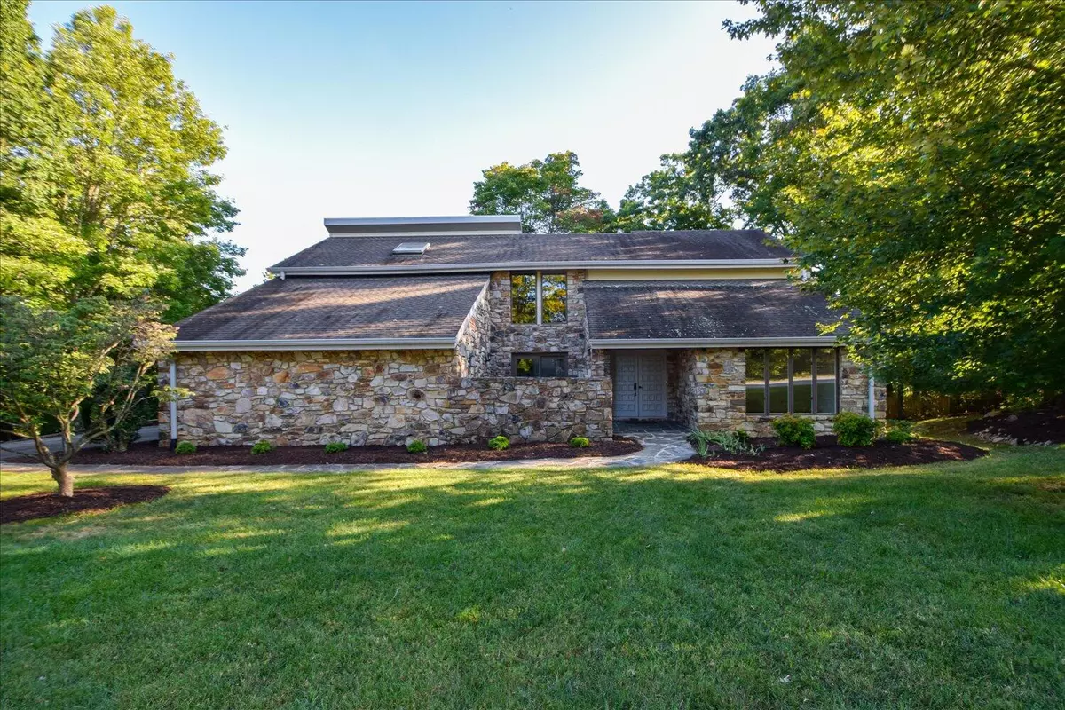 Salem, VA 24153,2610 Turnberry RD