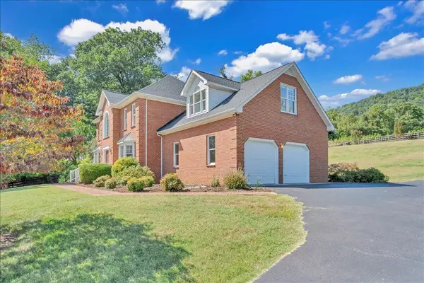 Vinton, VA 24179,2010 Mountain View RD