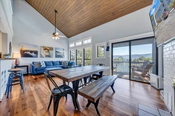 Moneta, VA 24121,290 Sailors Cove DR #409