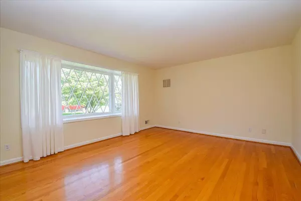 Roanoke, VA 24018,5230 Sugar Loaf DR