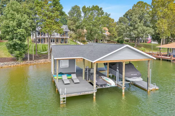 Moneta, VA 24121,200 Park Shores CIR