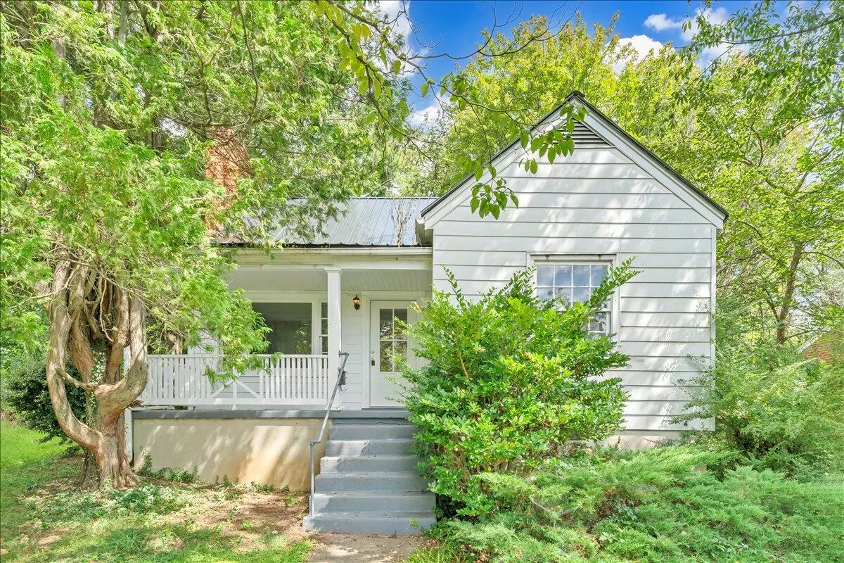 Roanoke, VA 24016,817 Hanover AVE