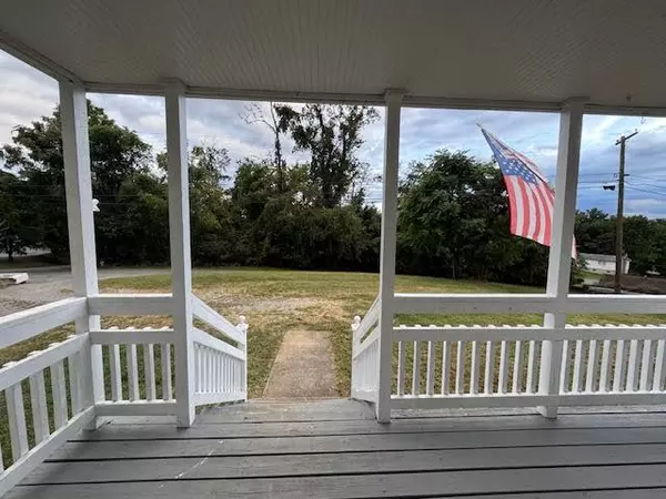 Roanoke, VA 24012,2032 Kessler RD