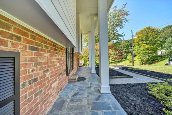 Roanoke, VA 24018,3250 Woodview RD