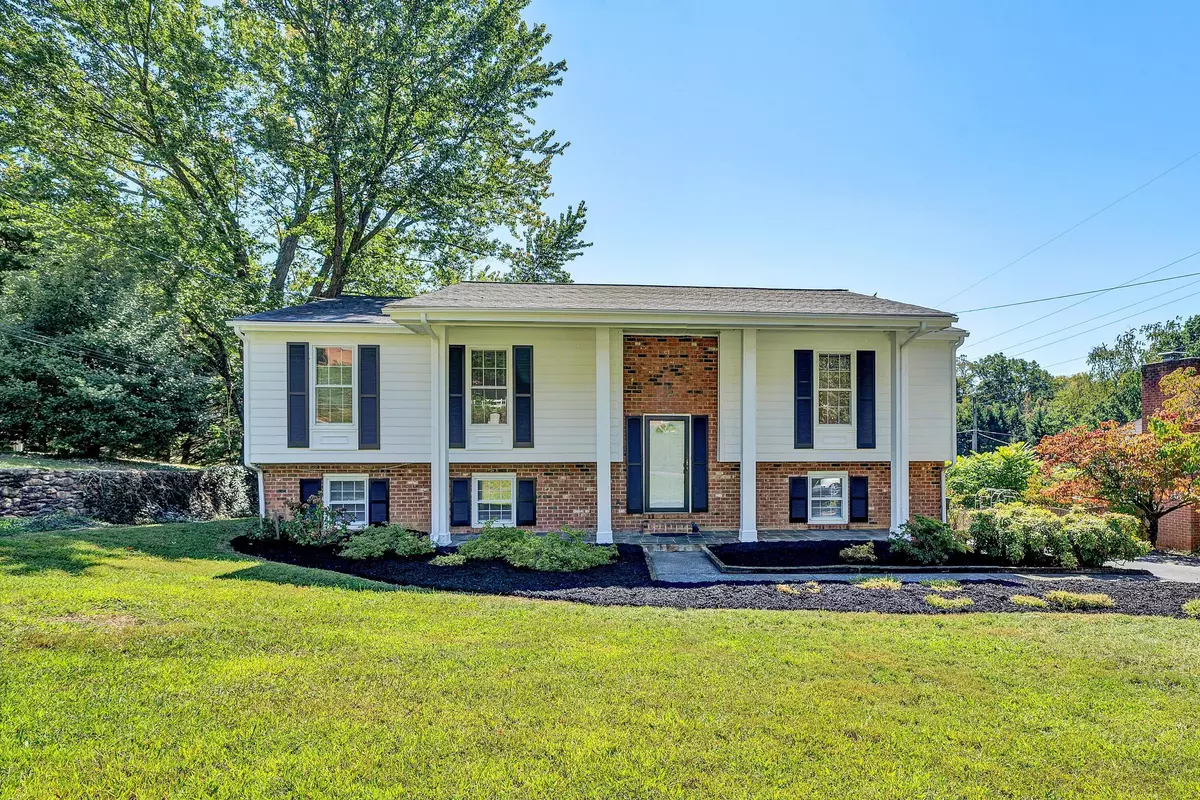 Roanoke, VA 24018,3250 Woodview RD