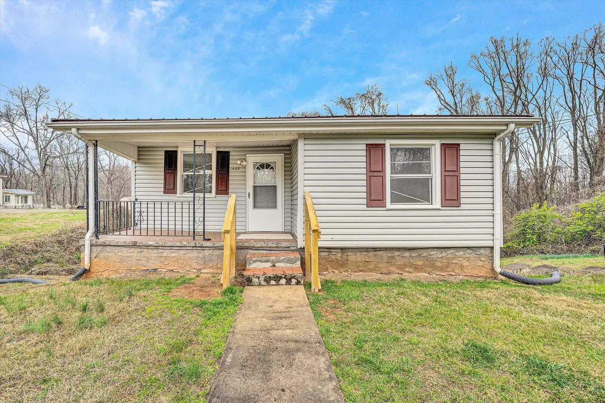 Martinsville, VA 24112,1669 ROUNDABOUT RD