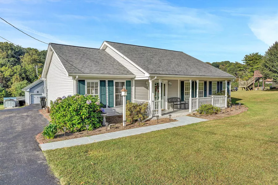 2527 Rutrough RD, Roanoke, VA 24014