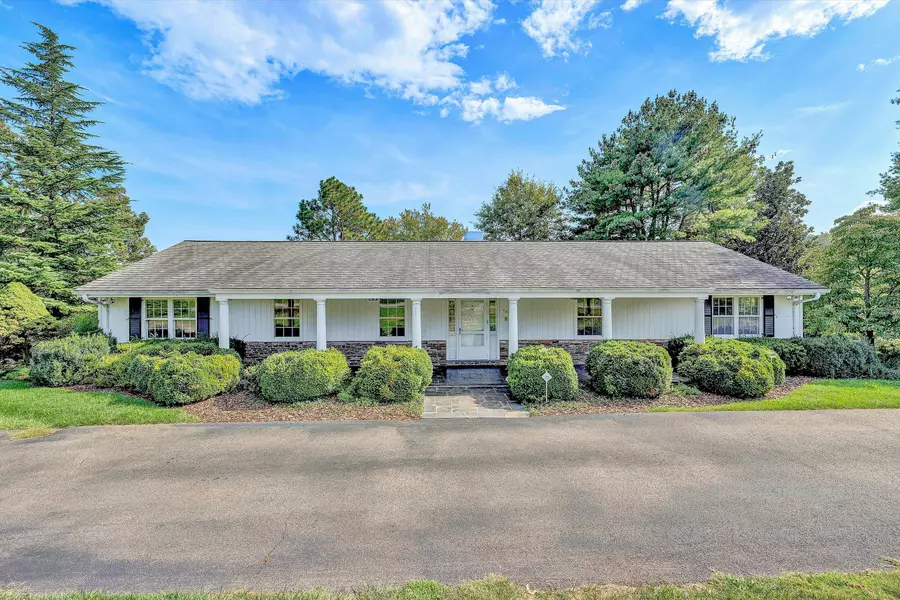 5668 Club LN, Roanoke, VA 24018