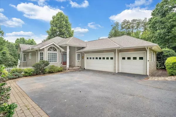 Moneta, VA 24121,1914 Buccaneer RD