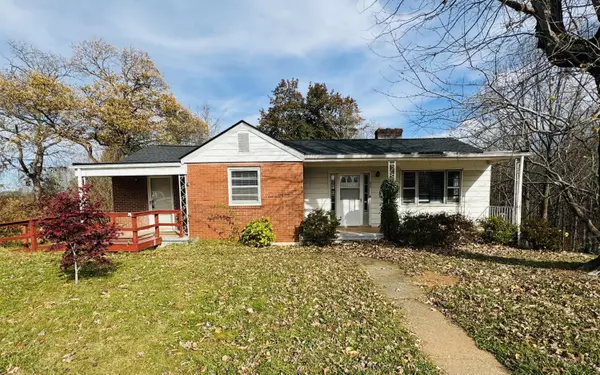 303 Greyson ST, Martinsville, VA 24112