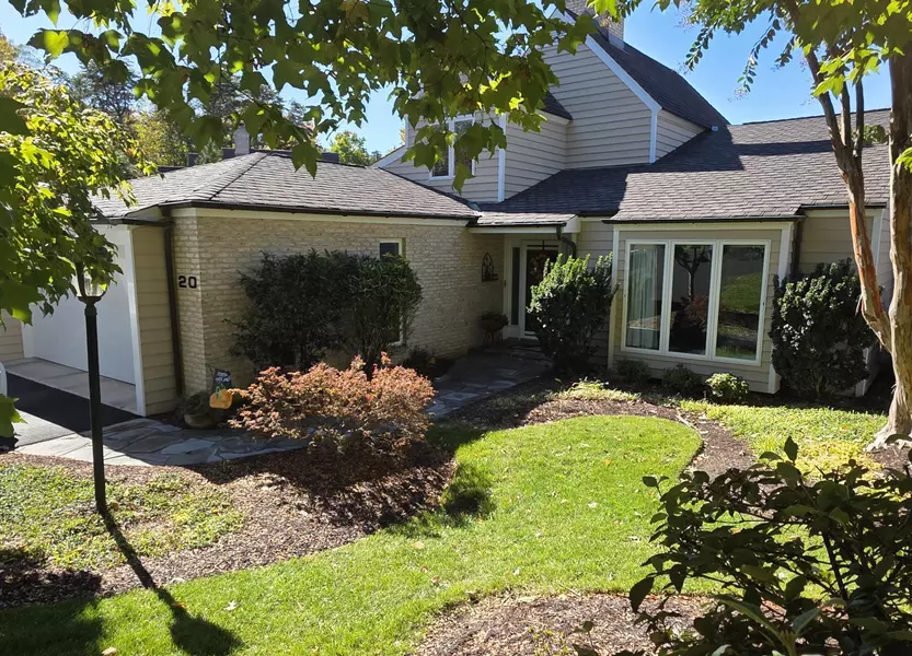 253 Island Green DR, Penhook, VA 24137