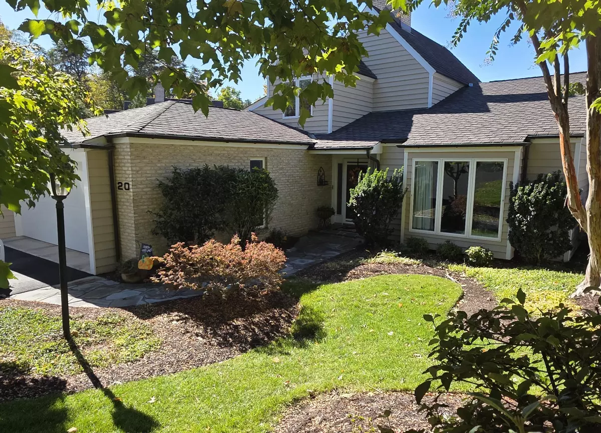 Penhook, VA 24137,253 Island Green DR