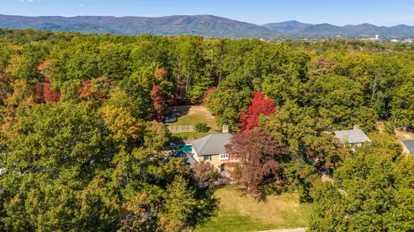 Roanoke, VA 24018,6245 Hidden Valley DR