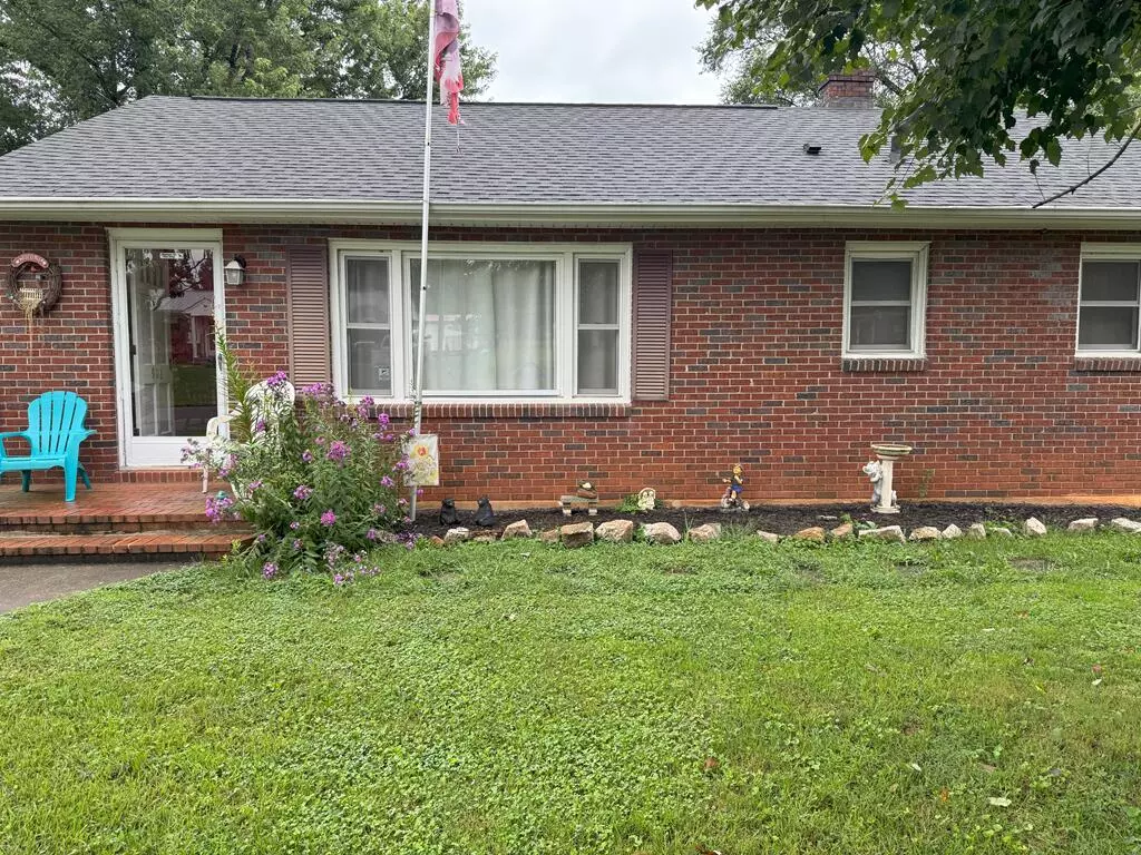 Martinsville, VA 24112,906 Vine ST