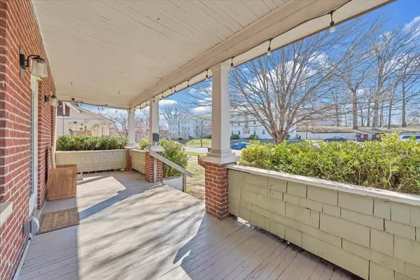 Roanoke, VA 24015,1533 Maiden LN