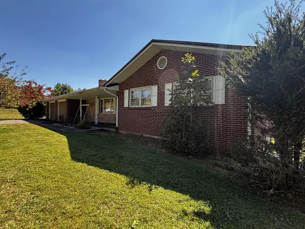 375 Barberry RD, Floyd, VA 24091