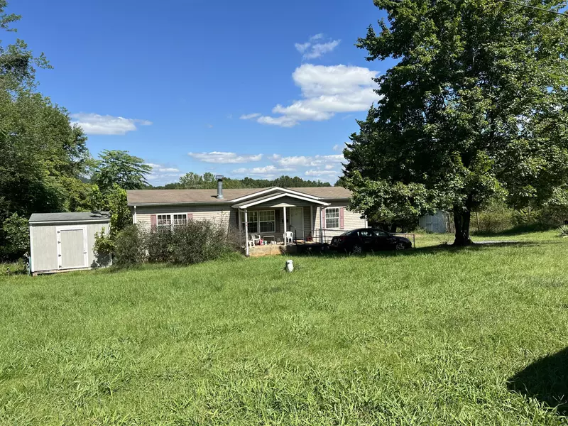 101 Meadowcrest LN, Thaxton, VA 24174