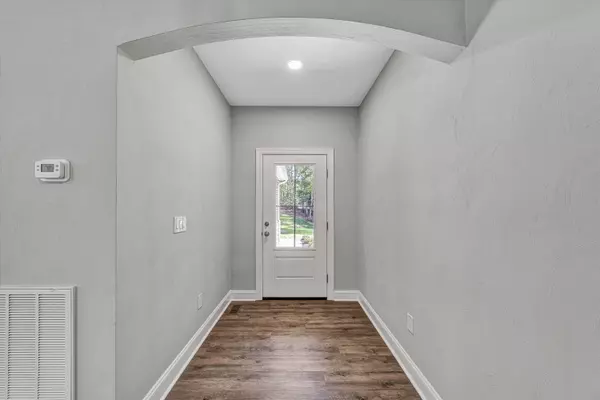 Moneta, VA 24121,1009 Jewel TRL