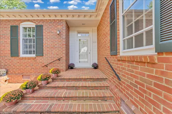 Lynchburg, VA 24503,100 Carriage WAY