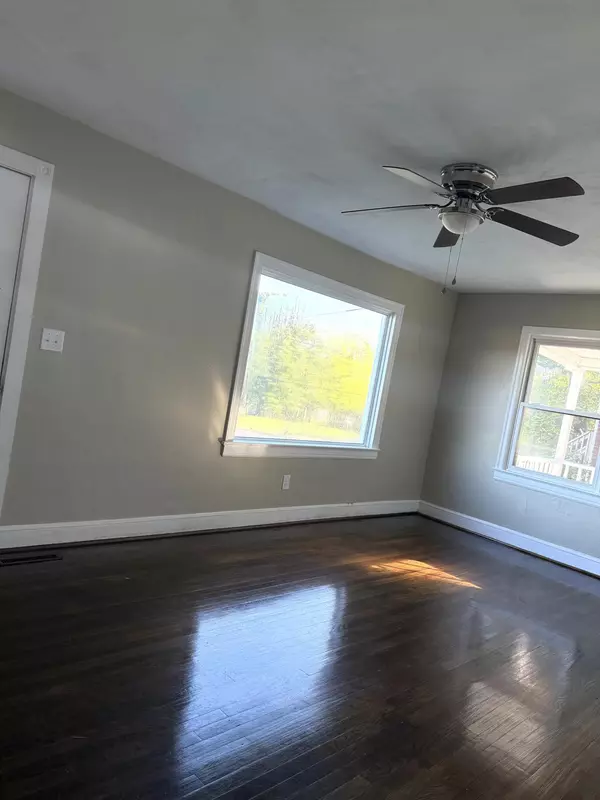 Roanoke, VA 24015,2816 Sweetbrier AVE