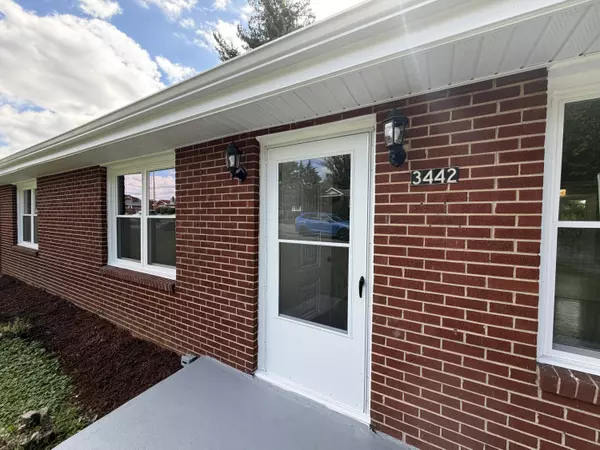 Roanoke, VA 24017,3442 Kershaw RD