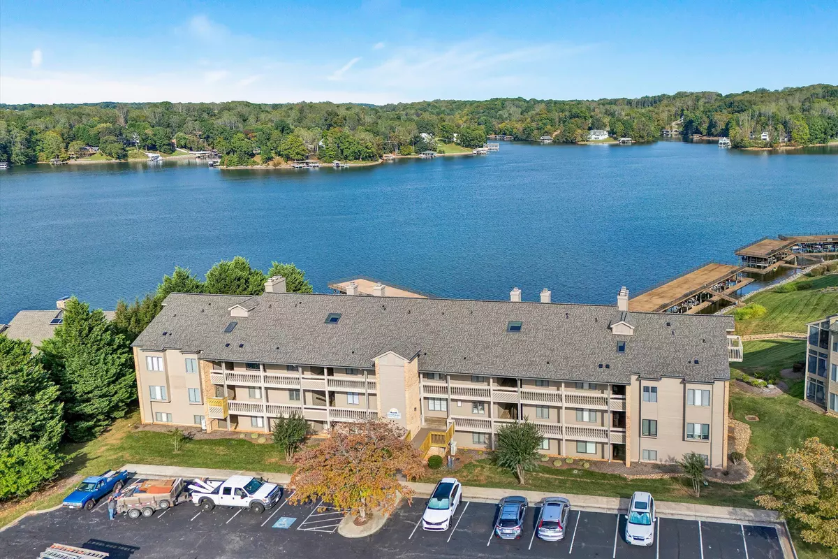 Moneta, VA 24121,835 Gangplank RD #116