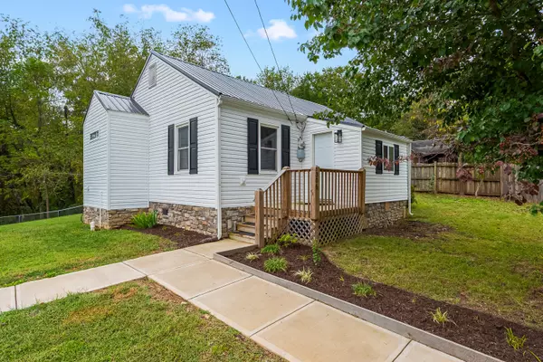 306 Lester ST, Radford, VA 24141