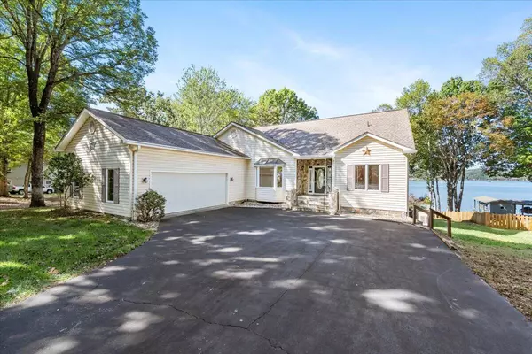 309 Tulip Tree LN, Moneta, VA 24121