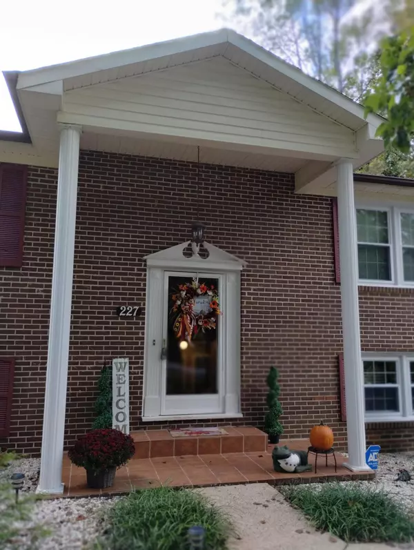 Ridgeway, VA 24148,227 Vista View LN