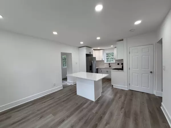 Roanoke, VA 24012,139 Lee AVE