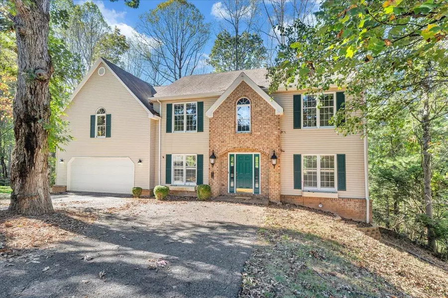 5539 Highfields RD, Roanoke, VA 24018