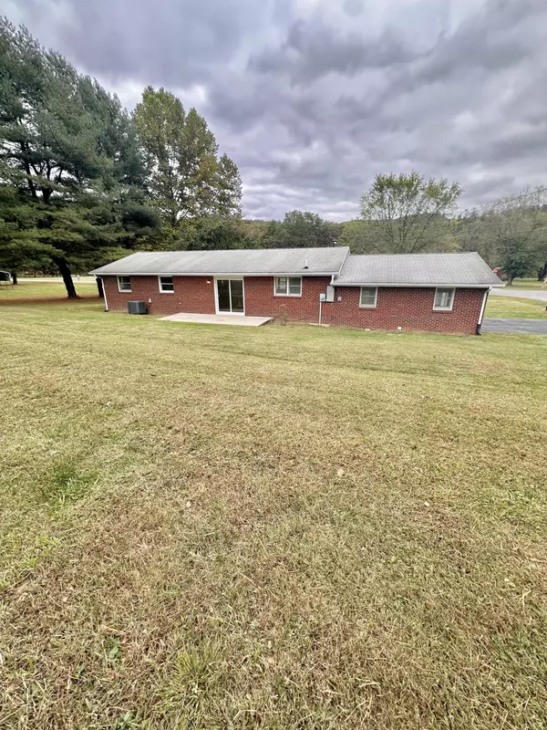 Covington, VA 24426,401 Broken Arrow LN