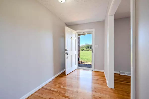 Huddleston, VA 24104,2558 Smith Mountain Lake PKWY