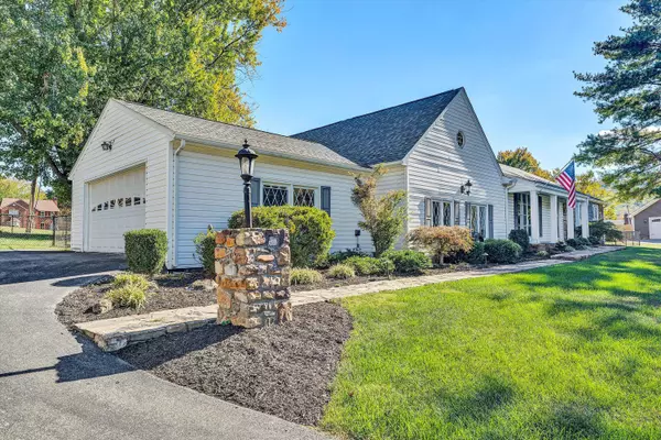 227 Ivy LN, Daleville, VA 24083