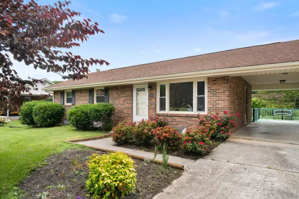 6890 Riverbend Dr, Radford, VA 24141