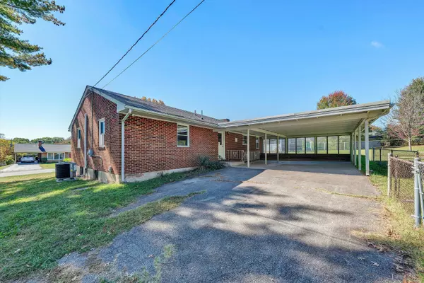 Roanoke, VA 24018,4403 Fontaine DR