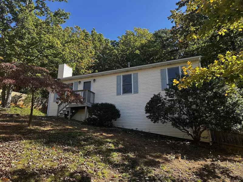 5146 Overland DR, Roanoke, VA 24018