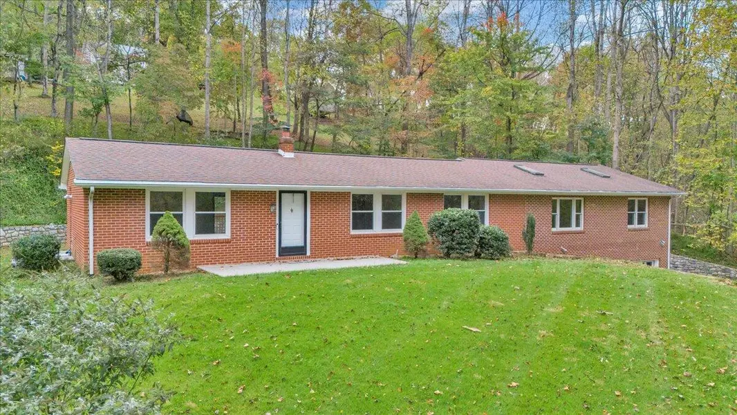 5225 Pitzer RD, Hardy, VA 24101