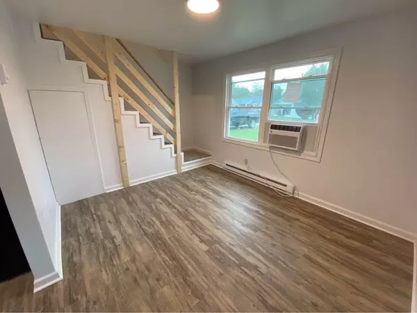 Roanoke, VA 24014,1528 Riverdale RD