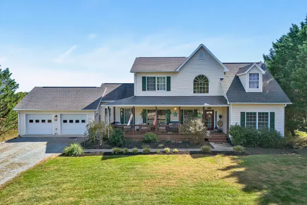 2638 Bluewater DR, Moneta, VA 24121