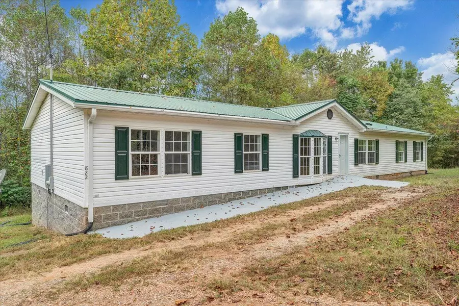 822 Buck Run DR, Critz, VA 24082